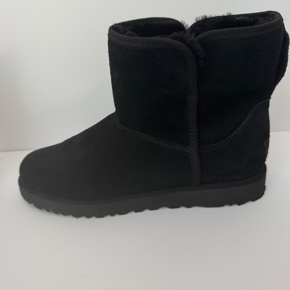 UGG Cory Black Sheepskin Winter Boots 5 1/2” Shaft Height Size 7 - Picture 4 of 16